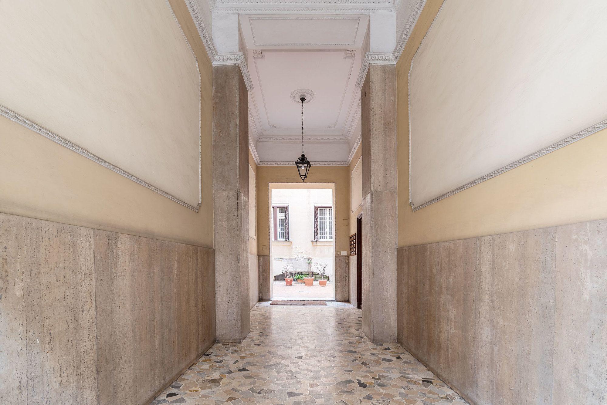 Center Apartment Rom